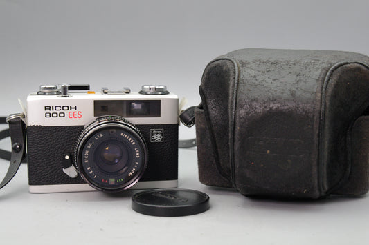 Ricoh 800 EES 35mm Film Camera with Case &amp; Cap – Tested – Very Good