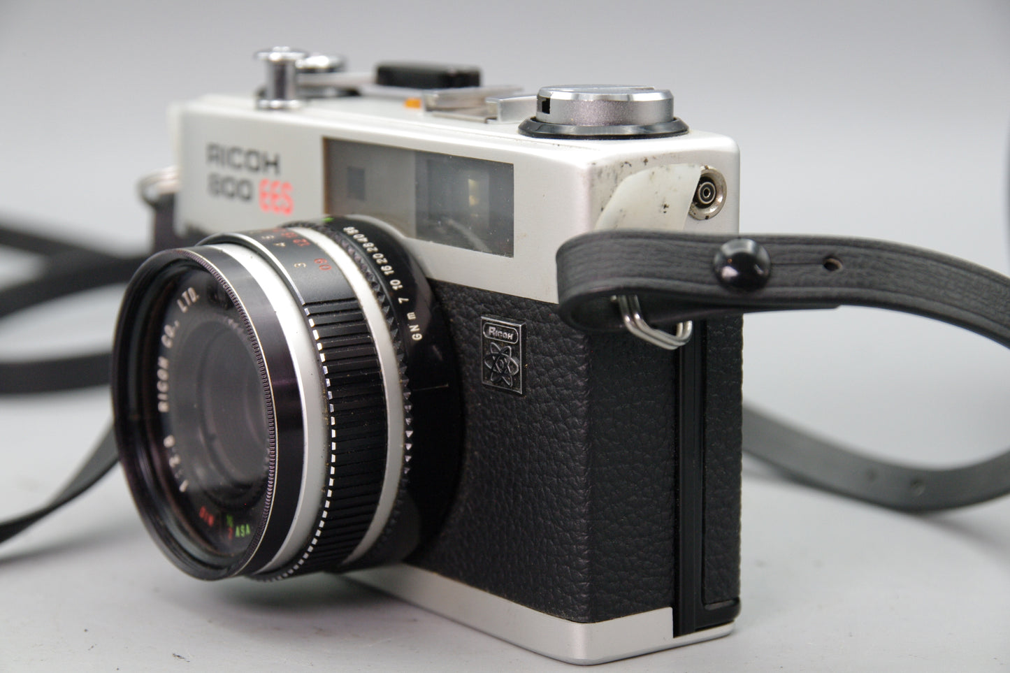 Ricoh 800 EES 35mm Film Camera with Case &amp; Cap – Tested – Very Good