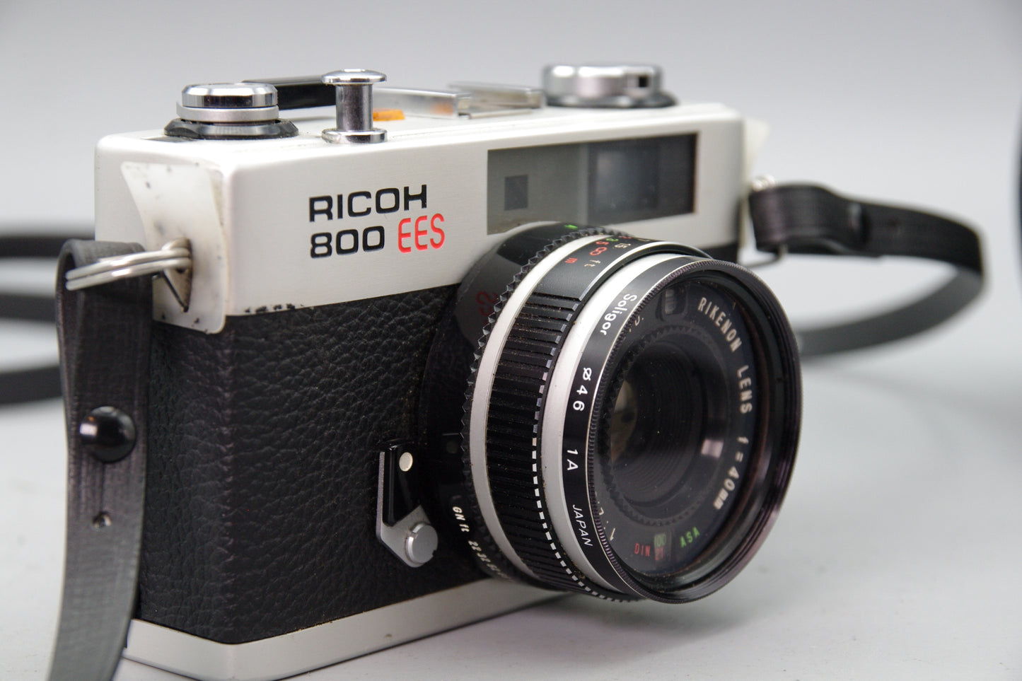 Ricoh 800 EES 35mm Film Camera with Case &amp; Cap – Tested – Very Good