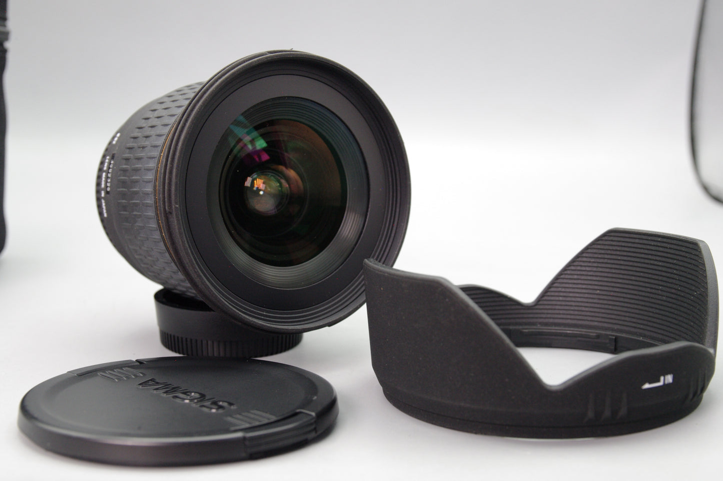 Sigma 20mm f/1.8 EX DG Lens – Nikon F Mount – Excellent – With Case