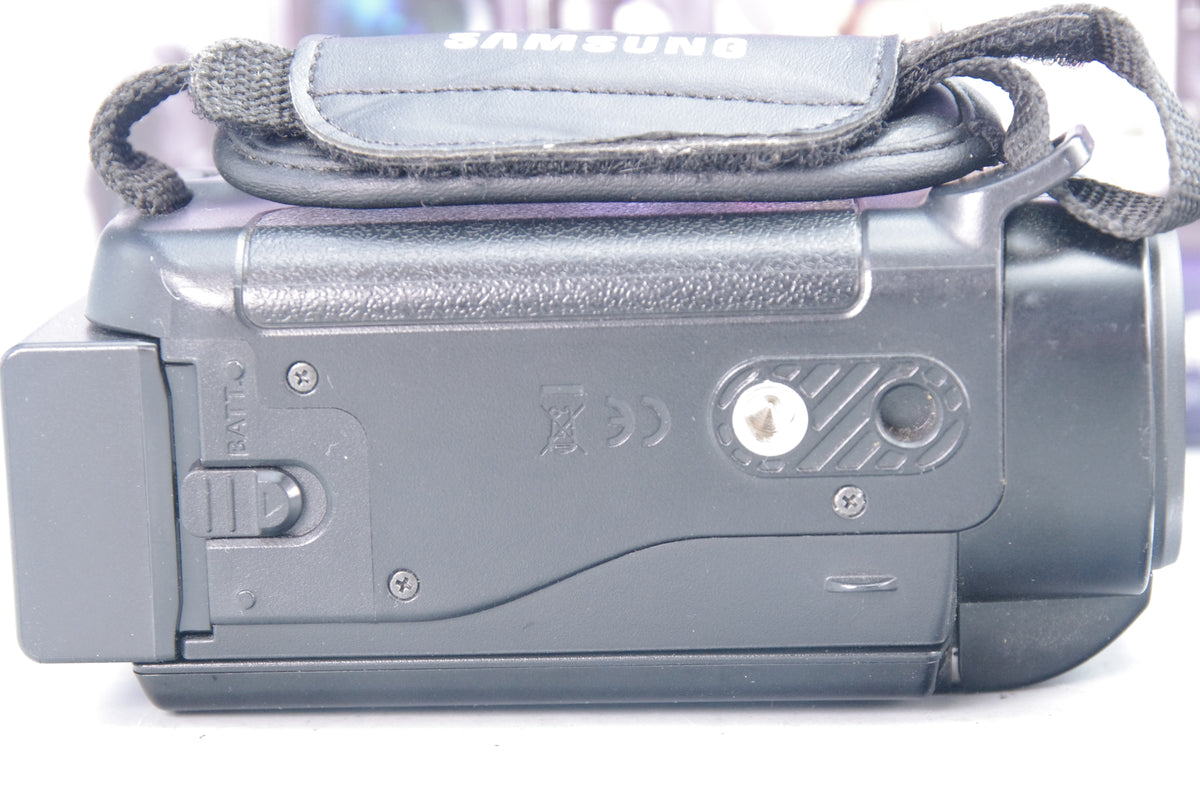 Samsung SMX‑F40BP Camcorder – Tested – Fully Working – Box and Charger