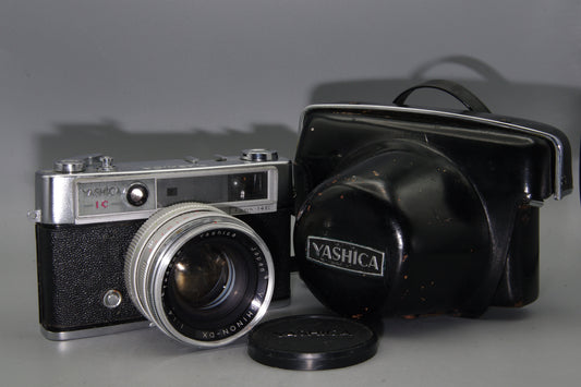 Yashica IC Lynx 14E 35mm Camera 45mm f1.4 Lens with Cap and Case VGC