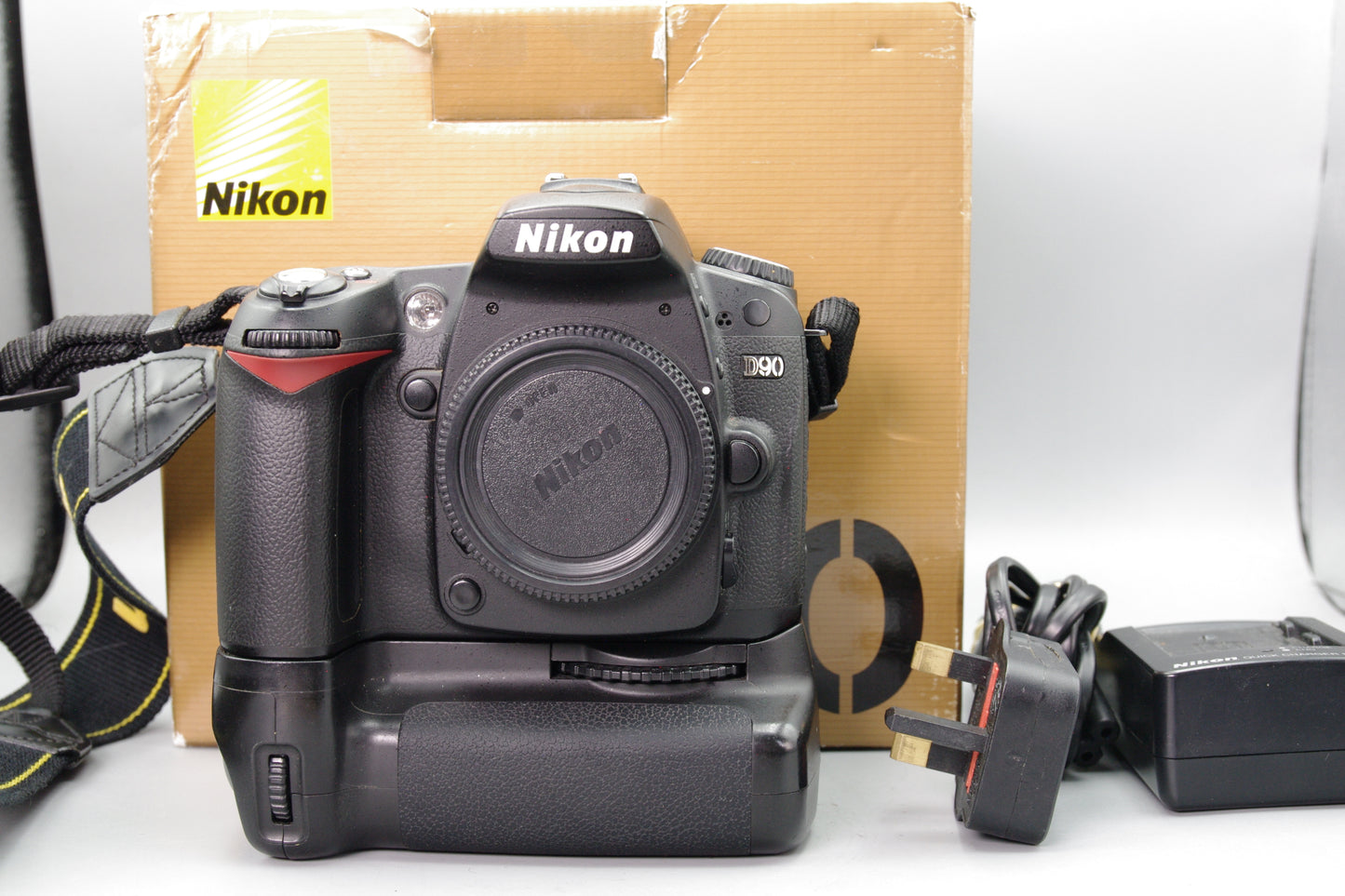 Nikon D90 12.3MP DSLR Boxed – S/C 66323 – Grip, Battery & Charger – Exc