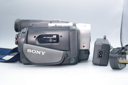 Sony CCD‑TRV95E Hi8 Camcorder – Tested – Fully Working – Charger – Very Good