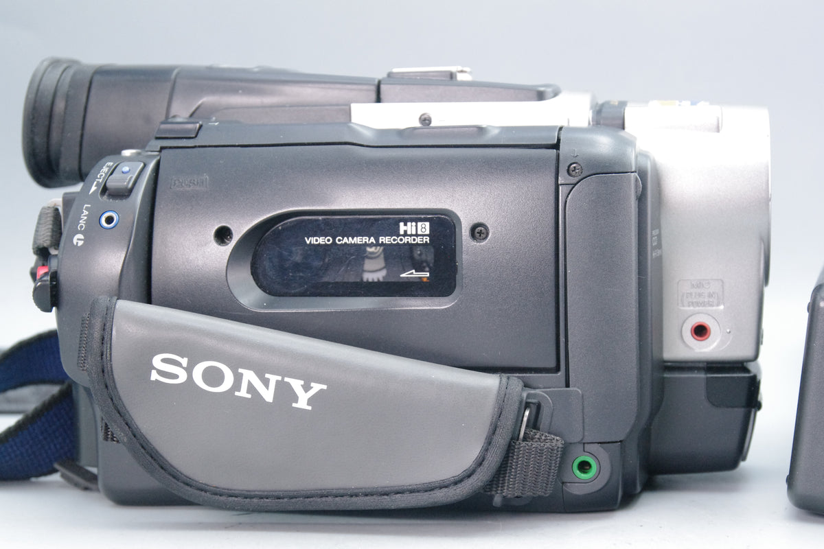 Sony CCD‑TRV95E Hi8 Camcorder – Tested – Fully Working – Charger – Very Good