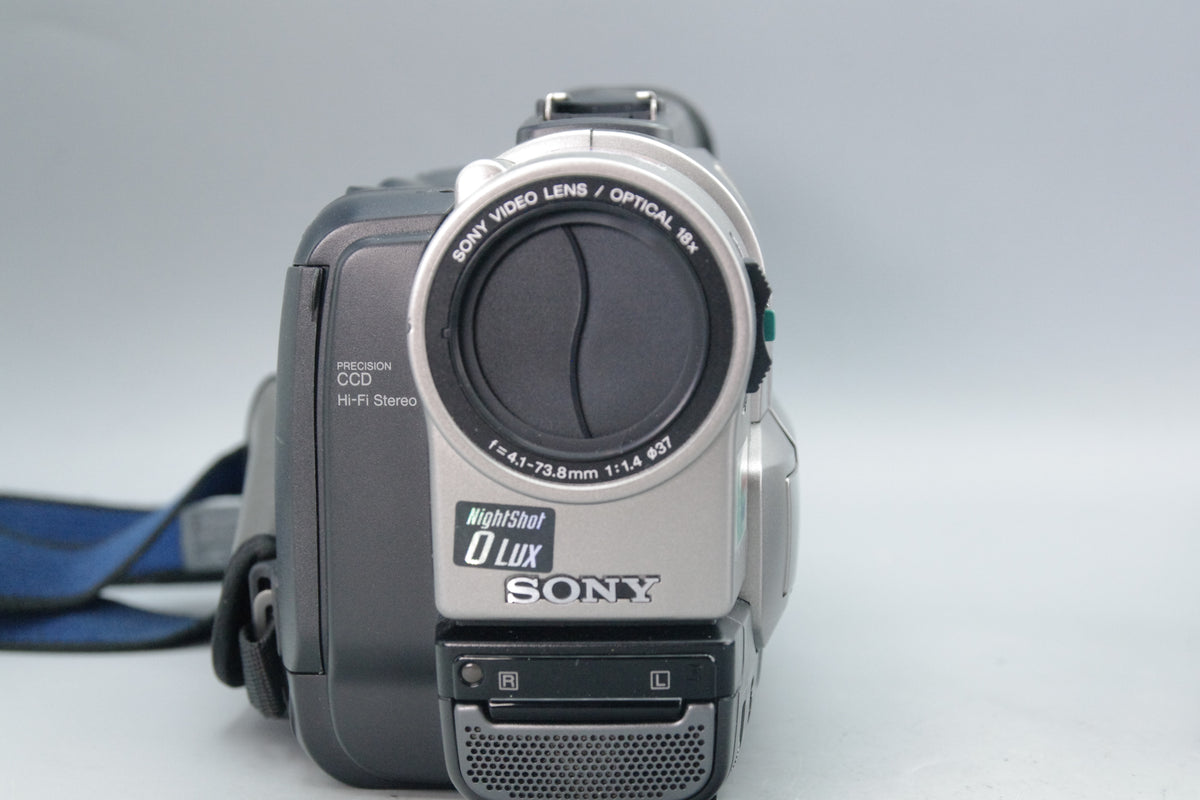 Sony CCD‑TRV95E Hi8 Camcorder – Tested – Fully Working – Charger – Very Good