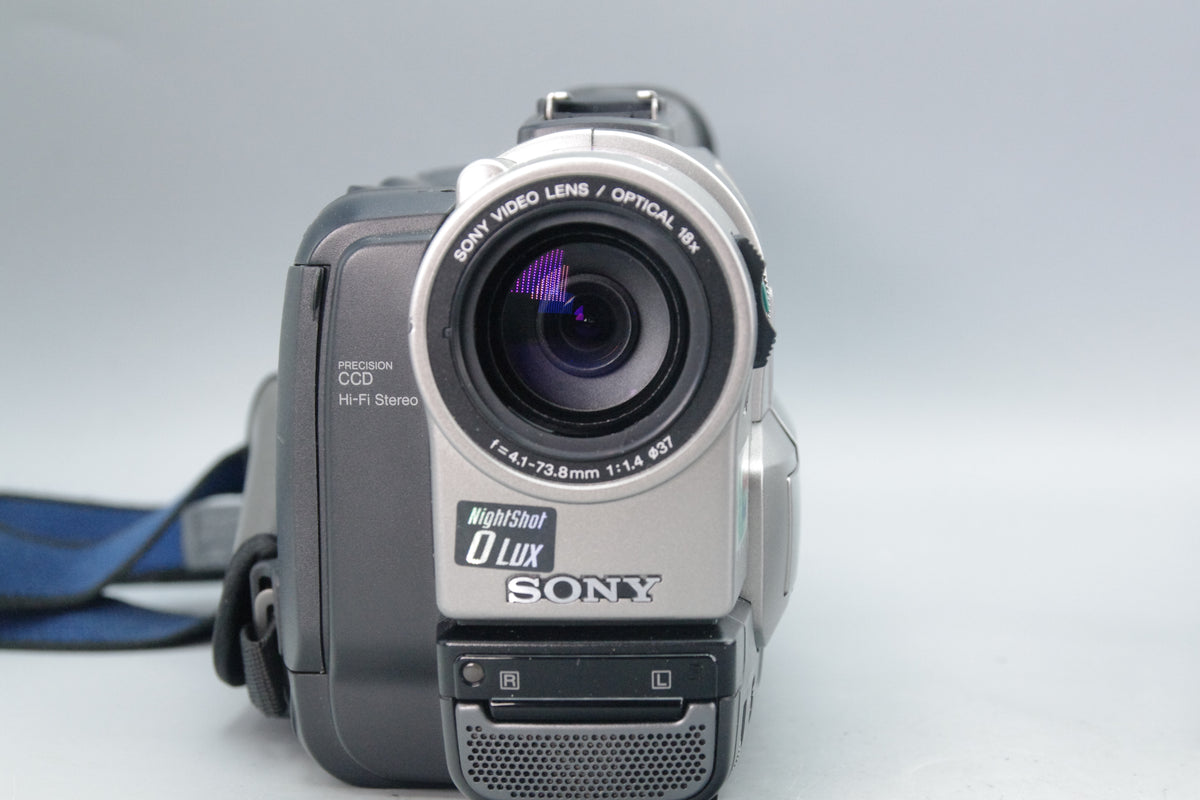 Sony CCD‑TRV95E Hi8 Camcorder – Tested – Fully Working – Charger – Very Good