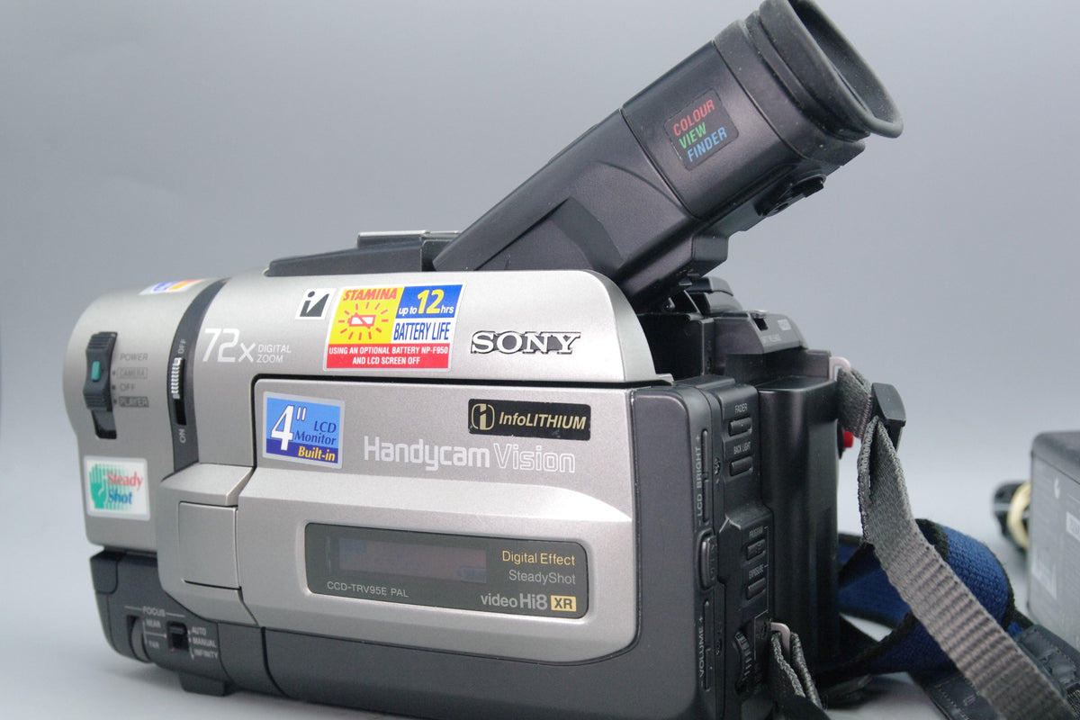 Sony CCD‑TRV95E Hi8 Camcorder – Tested – Fully Working – Charger – Very Good