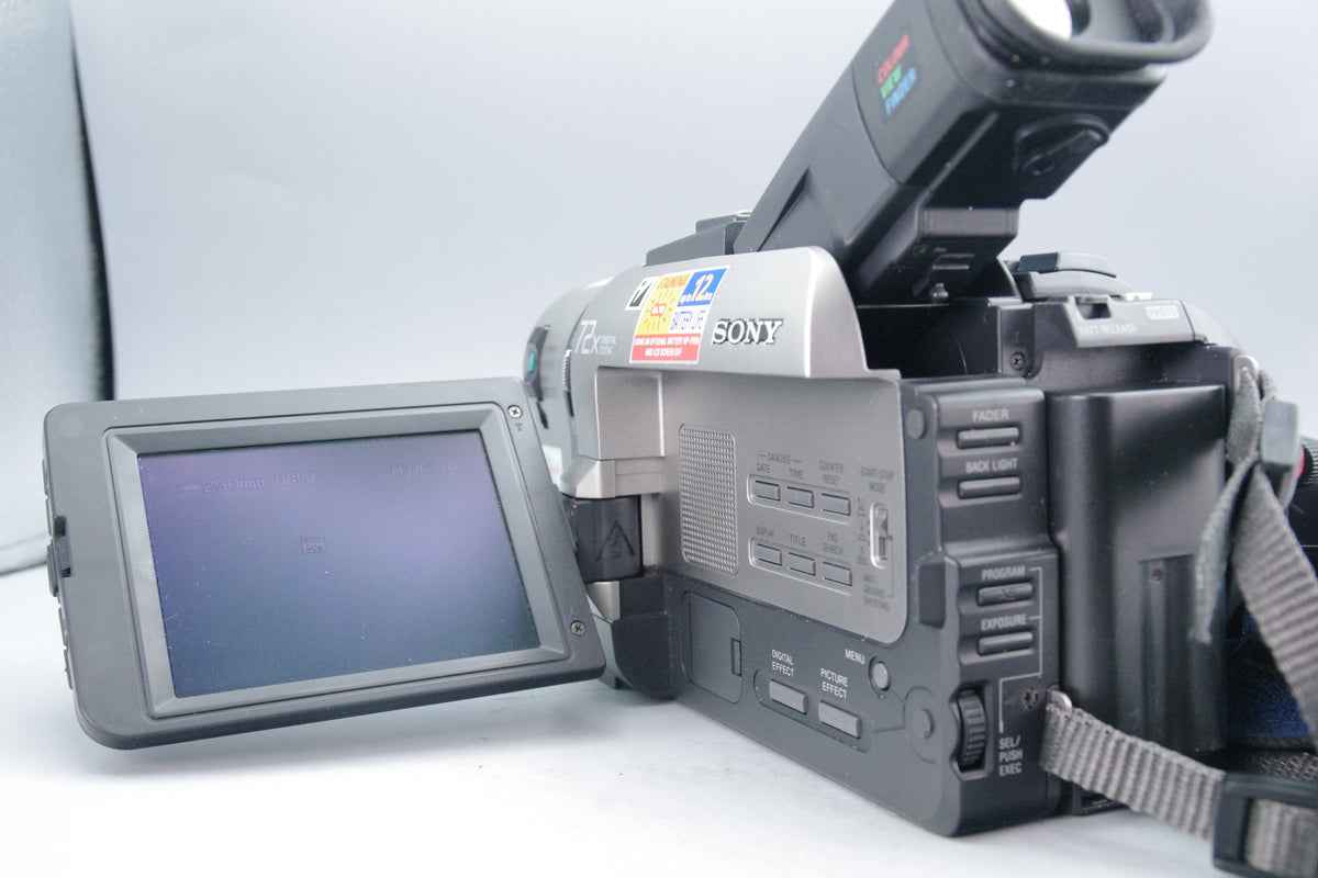 Sony CCD‑TRV95E Hi8 Camcorder – Tested – Fully Working – Charger – Very Good
