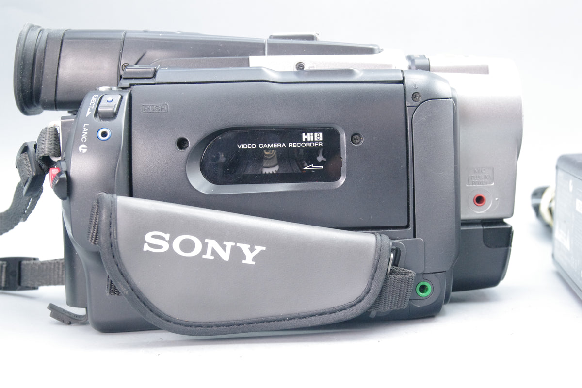 Sony CCD‑TRV95E Hi8 Camcorder – Tested – Fully Working – Charger – Very Good