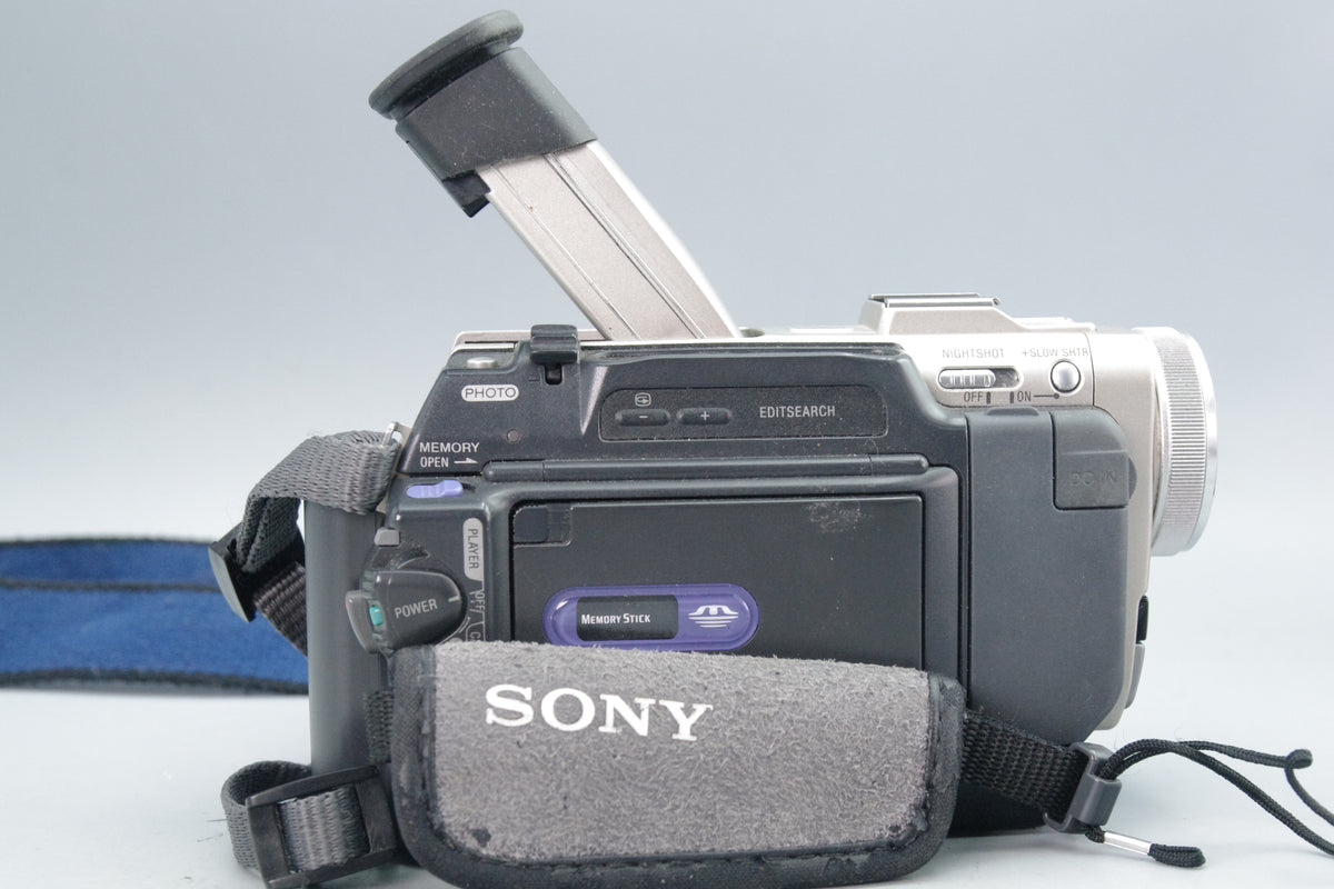 Sony DCR‑TRV10E MiniDV Camcorder – Tested – Fully Working – Very Good Condition