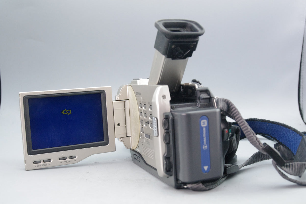 Sony DCR‑TRV10E MiniDV Camcorder – Tested – Fully Working – Very Good Condition