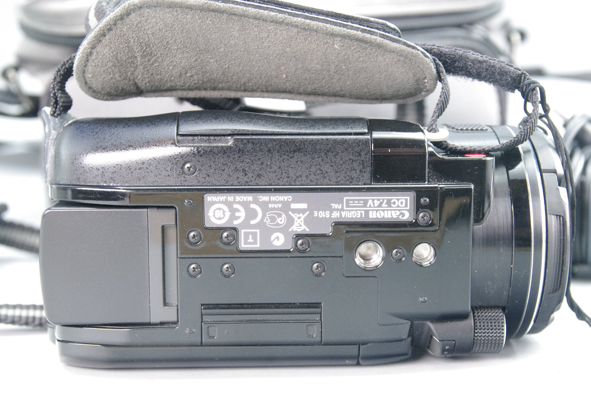 Canon Legria HF S10 Camcorder – Tested & Working – Excellent – Charger & Case