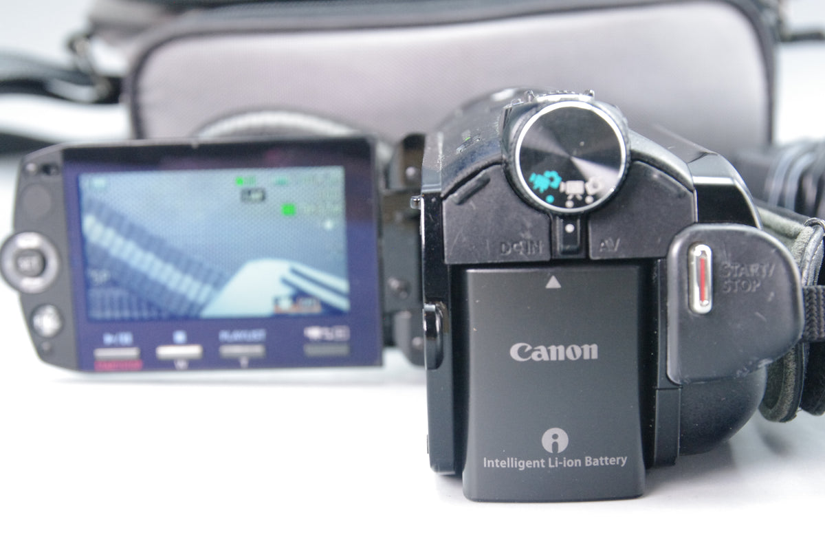 Canon Legria HF S10 Camcorder – Tested & Working – Excellent – Charger & Case