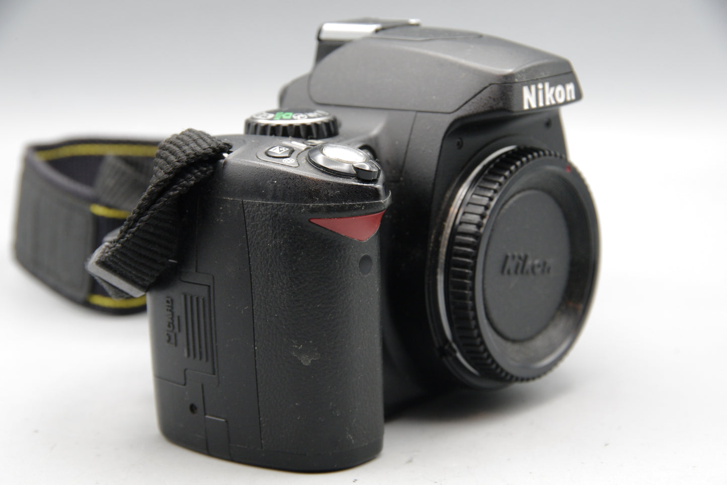 Nikon D40x 10.2MP DSLR Camera Body - Low Shutter Count 5358