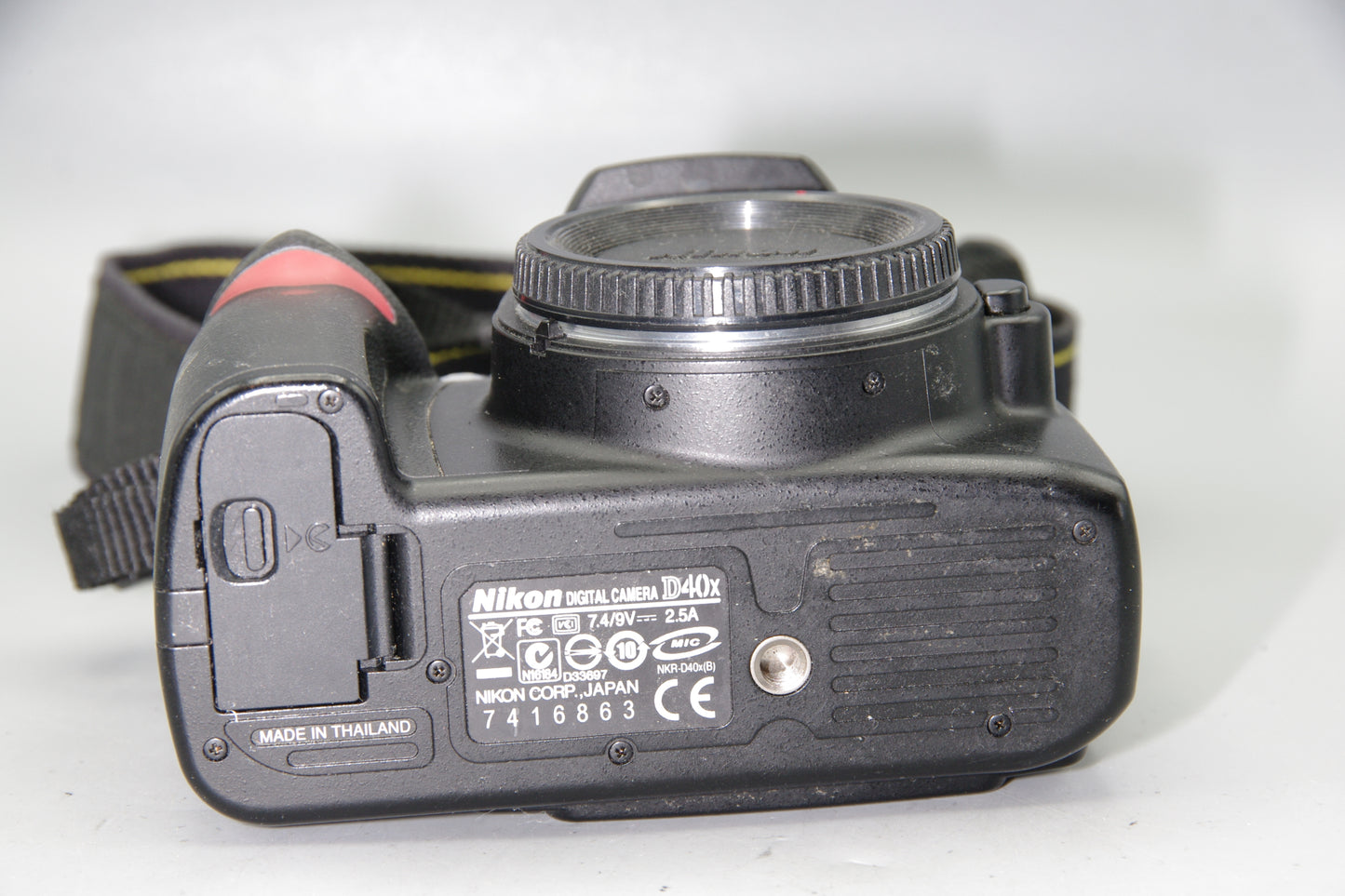 Nikon D40x 10.2MP DSLR Camera Body - Low Shutter Count 5358