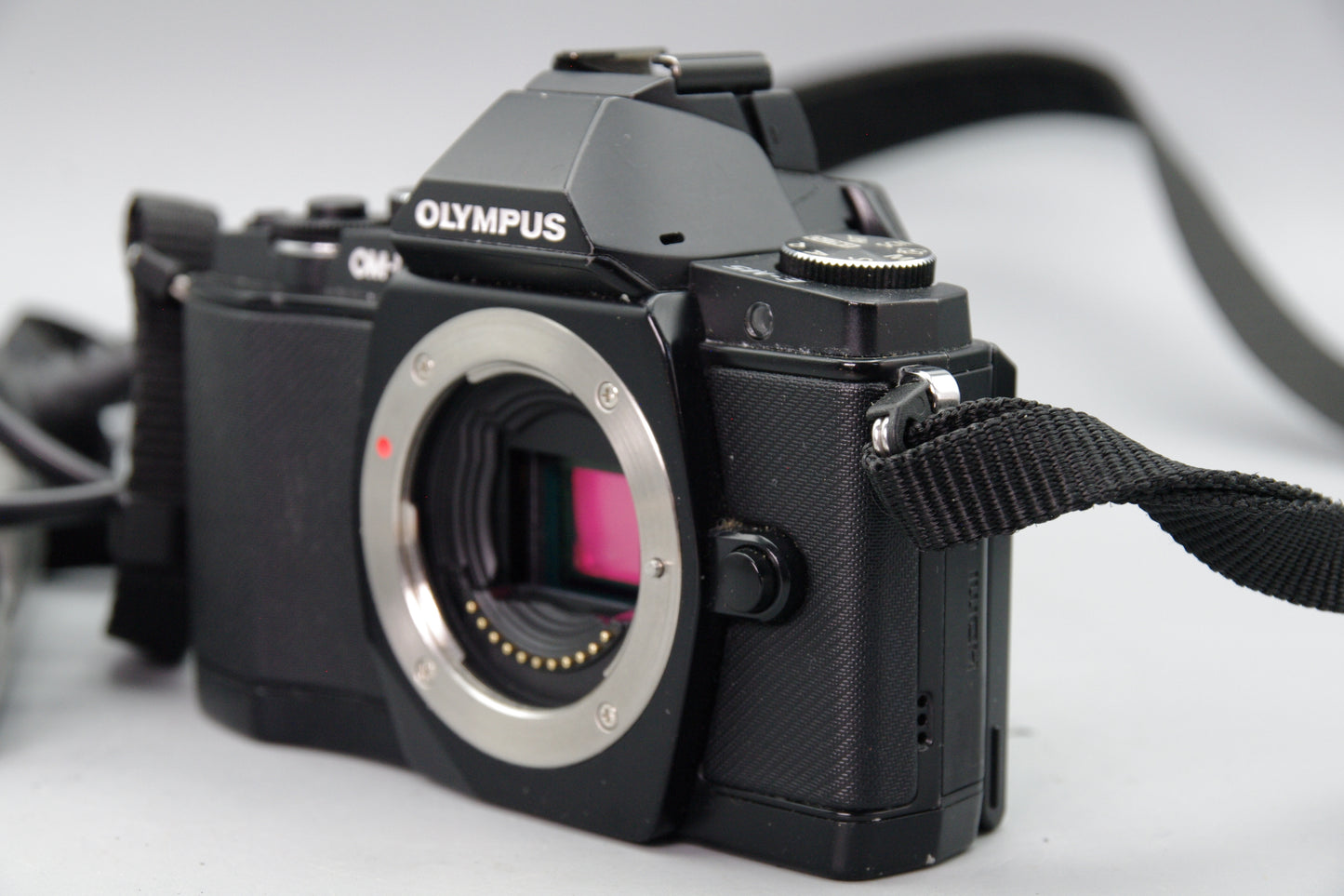 Olympus OM-D E-M5 Body – Shutter Count 951 – M4/3 - Excellent