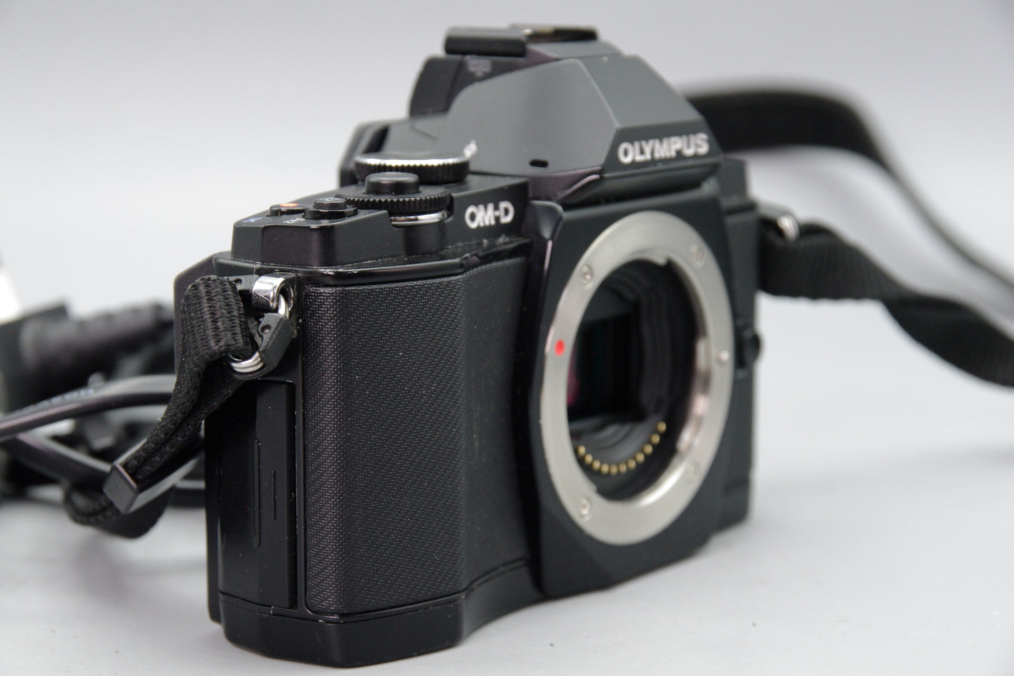 Olympus OM-D E-M5 Body – Shutter Count 951 – M4/3 - Excellent