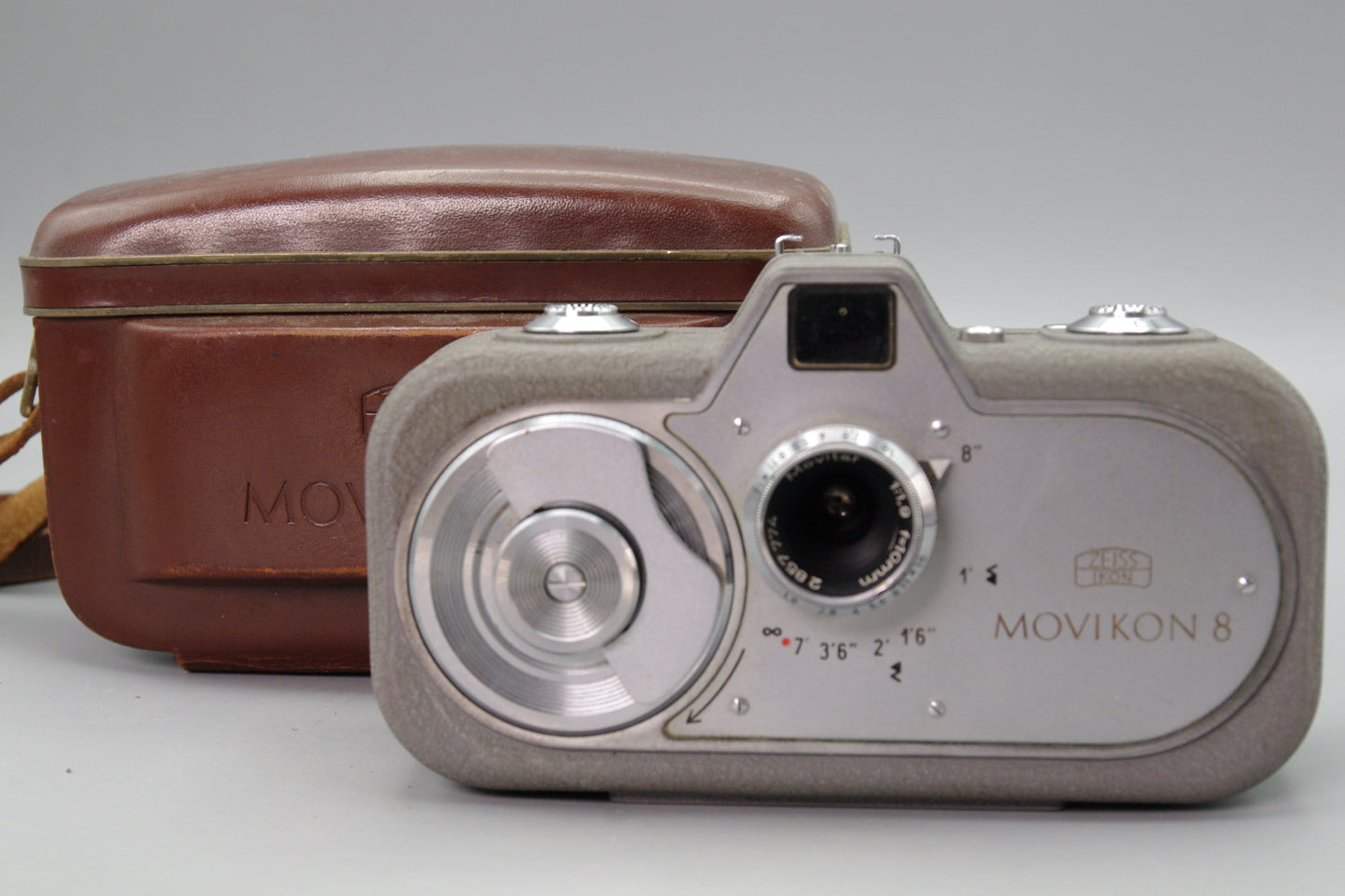 Zeiss Ikon Movikon 8 Clockwork 8mm Cine Camera with Case – Very Good