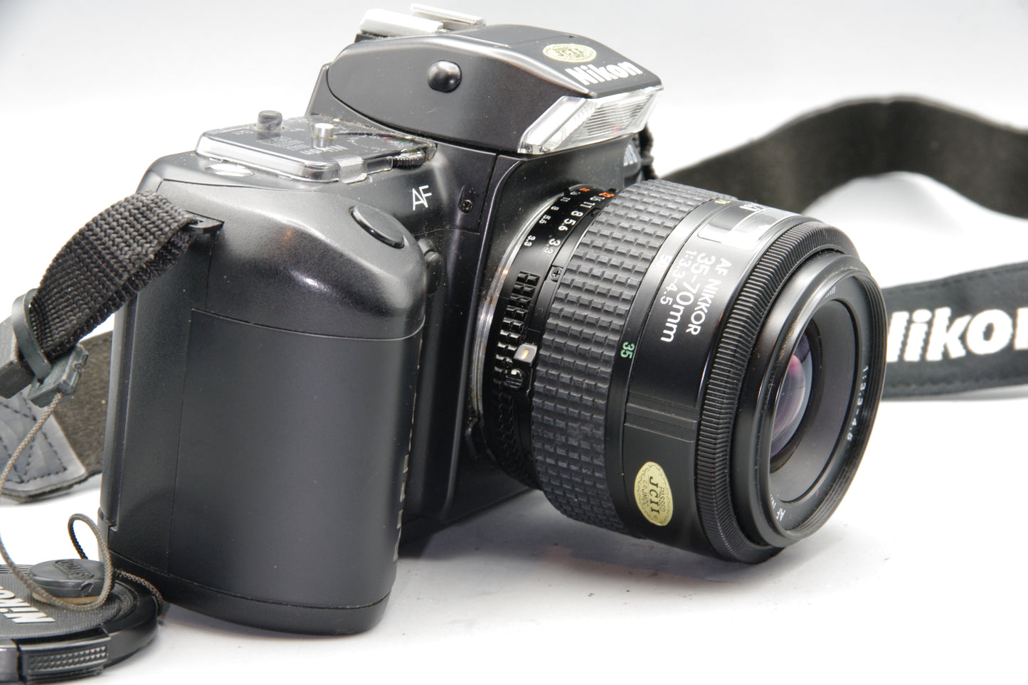 Nikon F-401 Auto Focus 35mm SLR  with 35-70mm F/3.3-4.5 Lens - Excellent