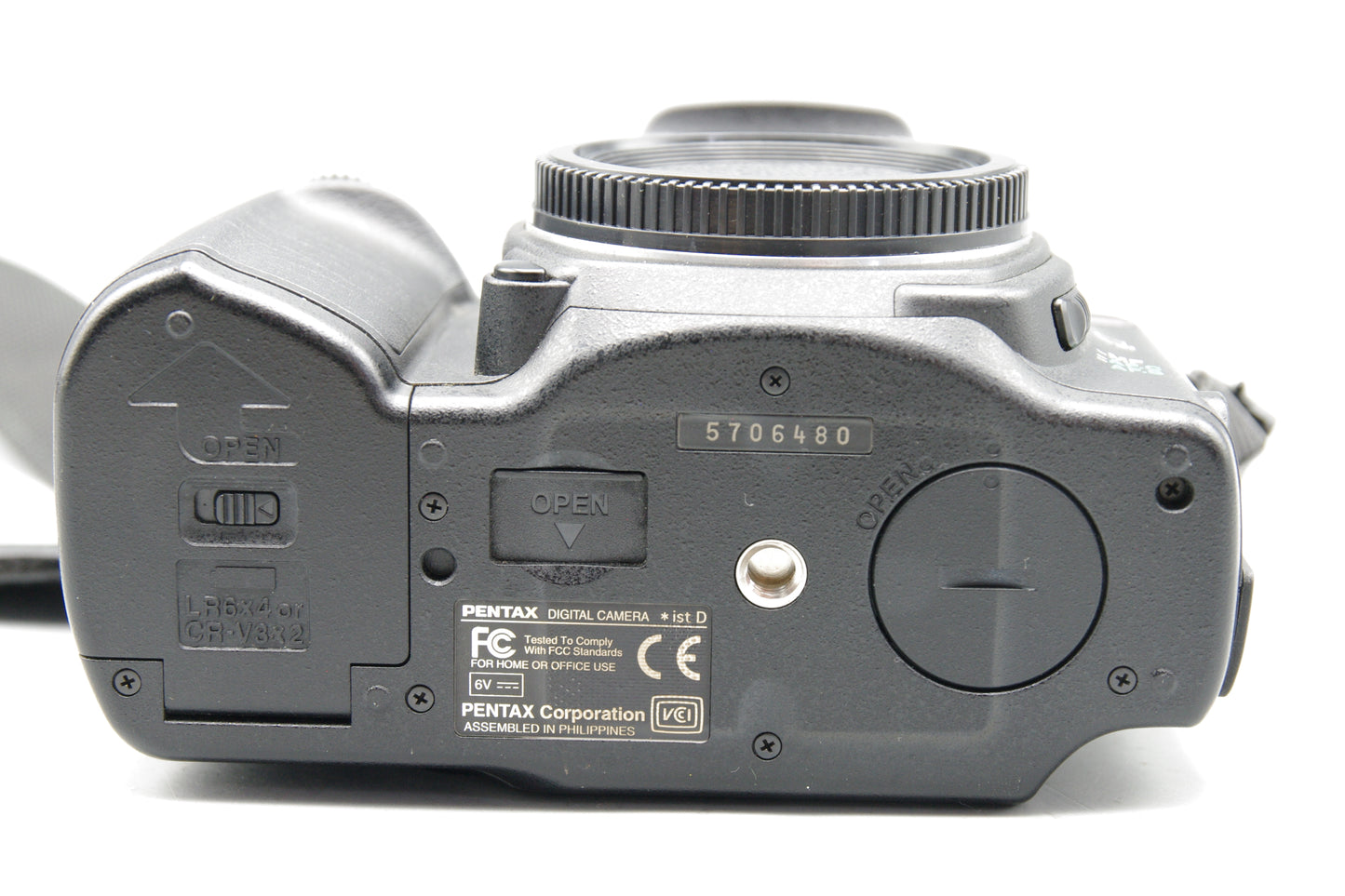 Pentax *ist D Digital SLR – 6.1MP – Mint Condition