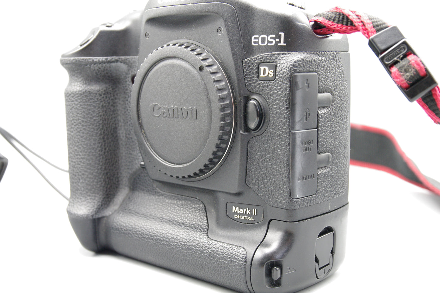 Canon EOS‑1Ds Mark II DSLR – Full Frame 16.7MP – VG – Battery, Coupler, Manual