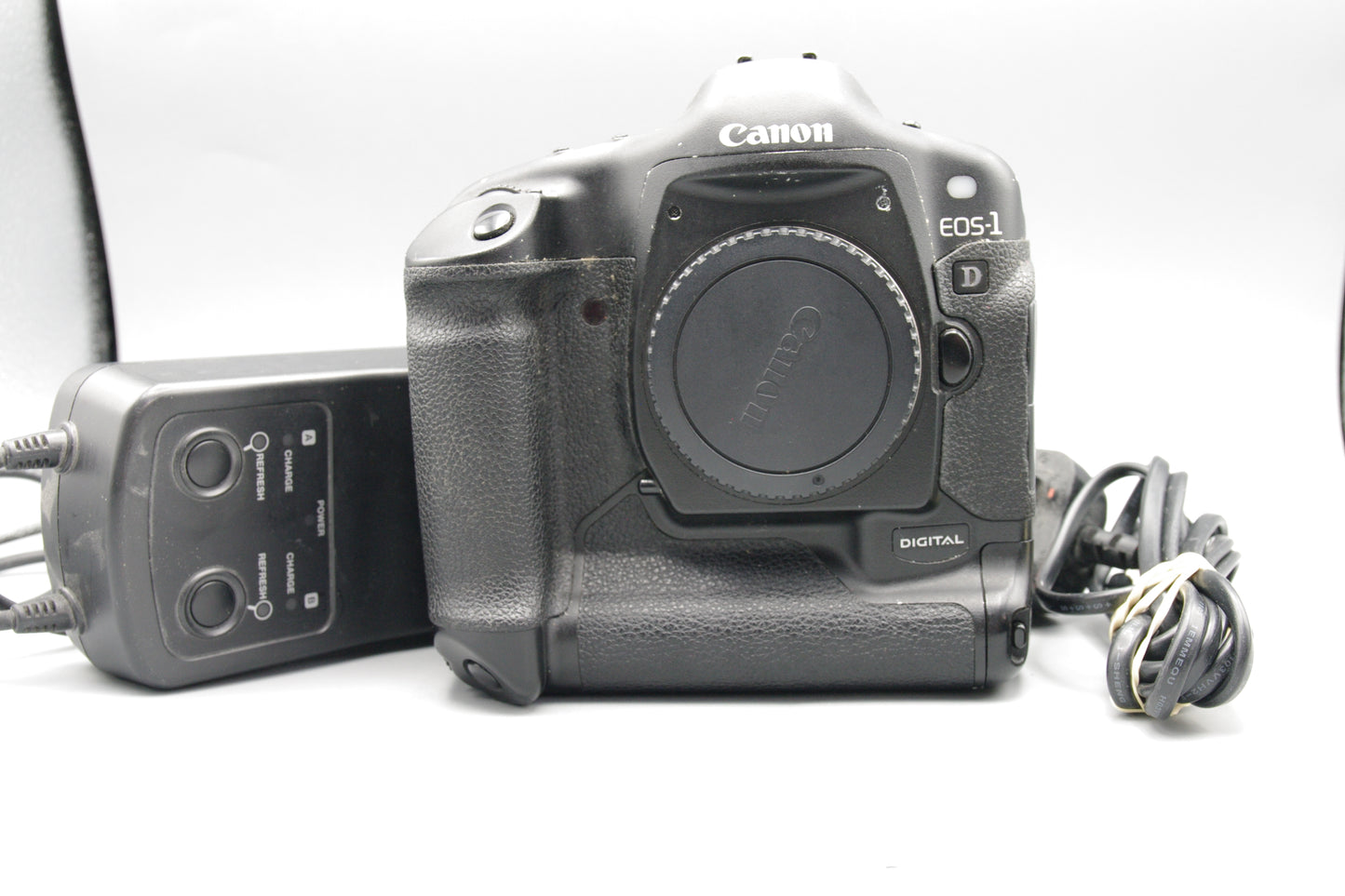 Canon EOS‑1D Mark I CCD – With NC‑E2 Charger, Battery – Low S/C VGC
