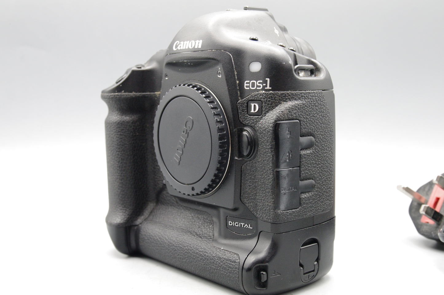 Canon EOS‑1D Mark I CCD – With NC‑E2 Charger, Battery – Low S/C VGC