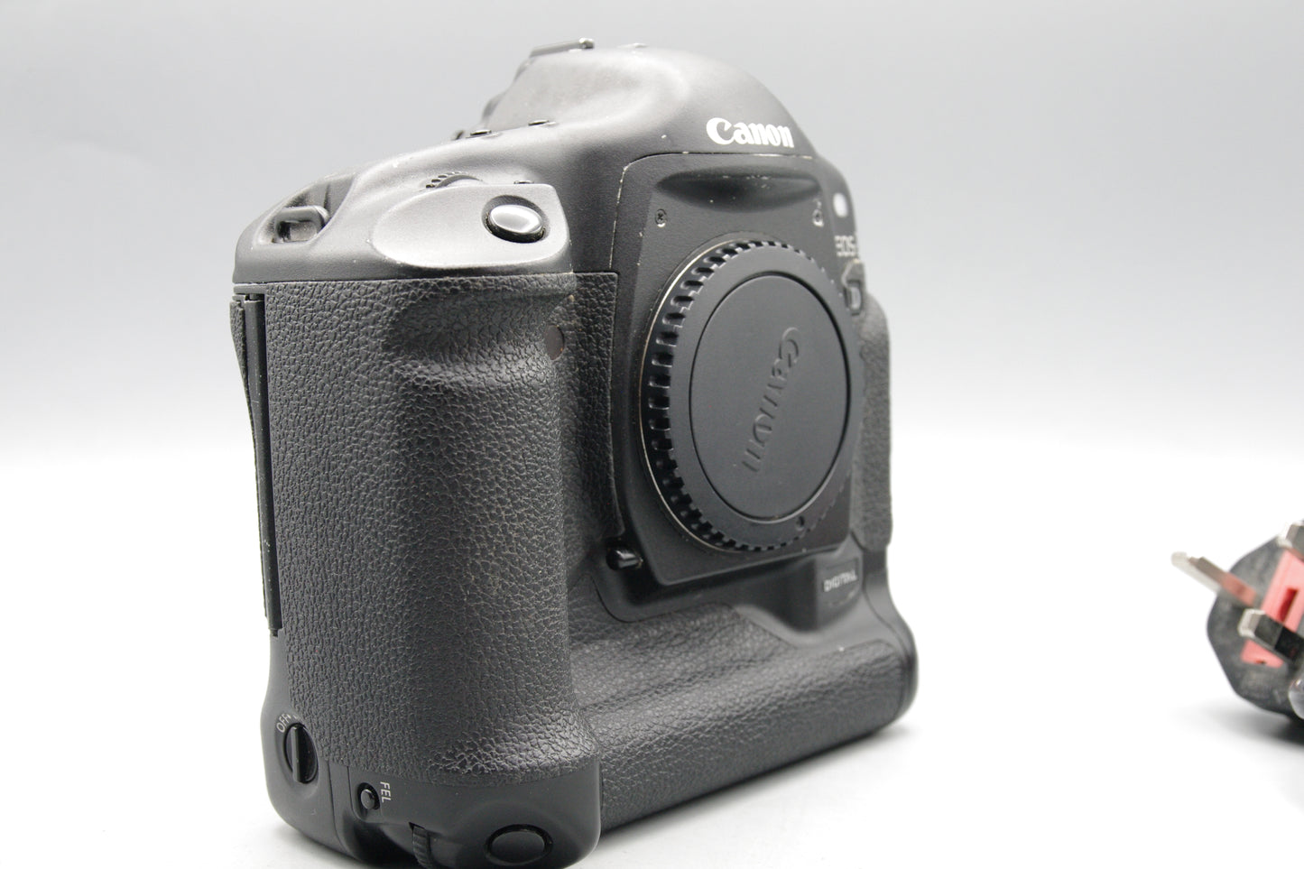 Canon EOS‑1D Mark I CCD – With NC‑E2 Charger, Battery – Low S/C VGC