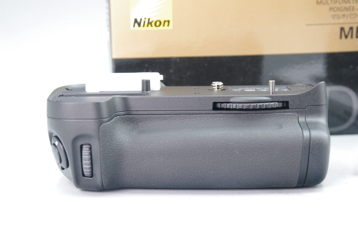 Nikon MB‑D11 Battery Grip – Boxed Mint – Appears Unused – For Nikon D7000