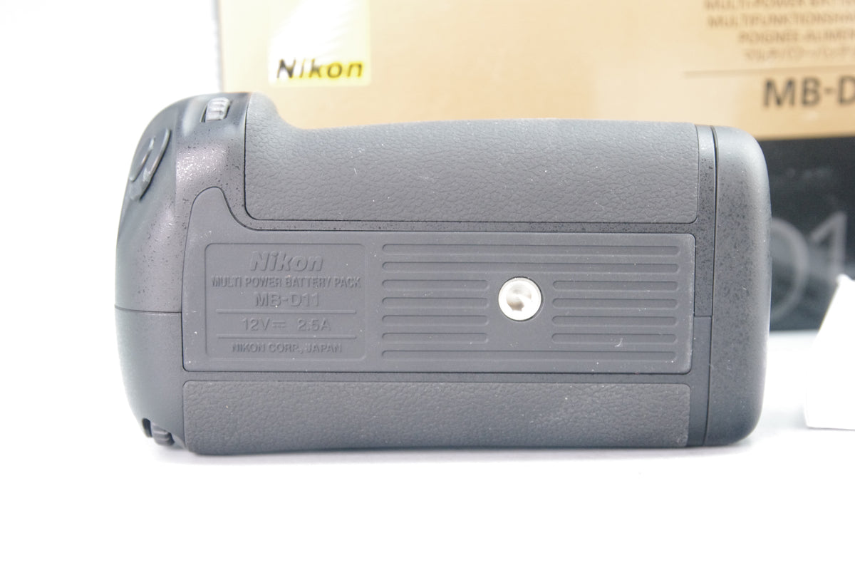 Nikon MB‑D11 Battery Grip – Boxed Mint – Appears Unused – For Nikon D7000