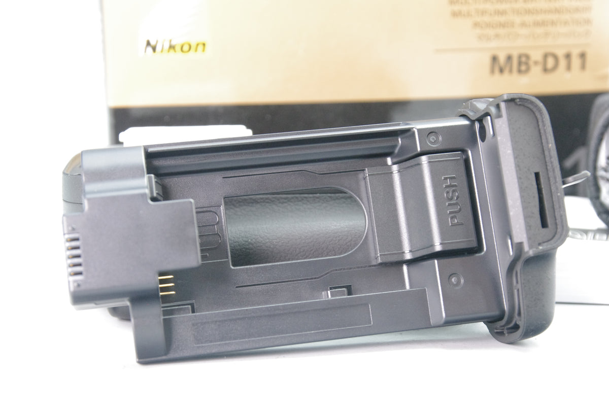 Nikon MB‑D11 Battery Grip – Boxed Mint – Appears Unused – For Nikon D7000