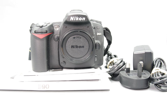 Nikon D90 12.3MP DSLR with 18‑70mm DX Lens and 12477 Shutter Count