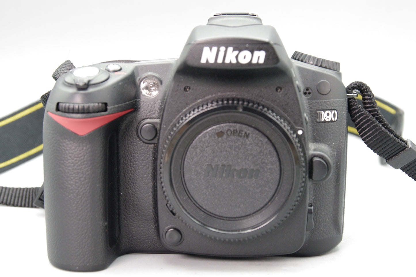Nikon D90 12.3MP DSLR with 18‑70mm DX Lens and 12477 Shutter Count