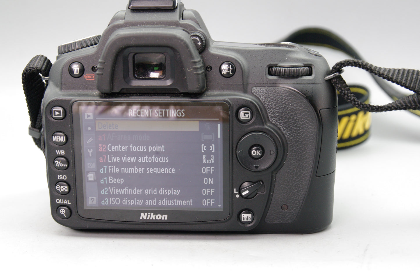 Nikon D90 12.3MP DSLR with 18‑70mm DX Lens and 12477 Shutter Count