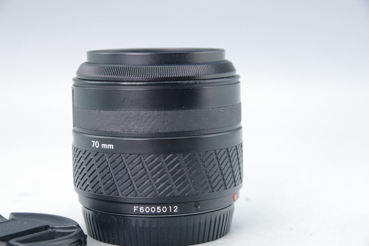Yashica 35–70mm f/3.3–4.5 AF Zoom Lens – Contax/Yashica Mount – Excellent