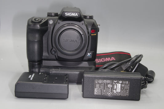 Sigma SD14 DSLR with Battery Grip and Chargers