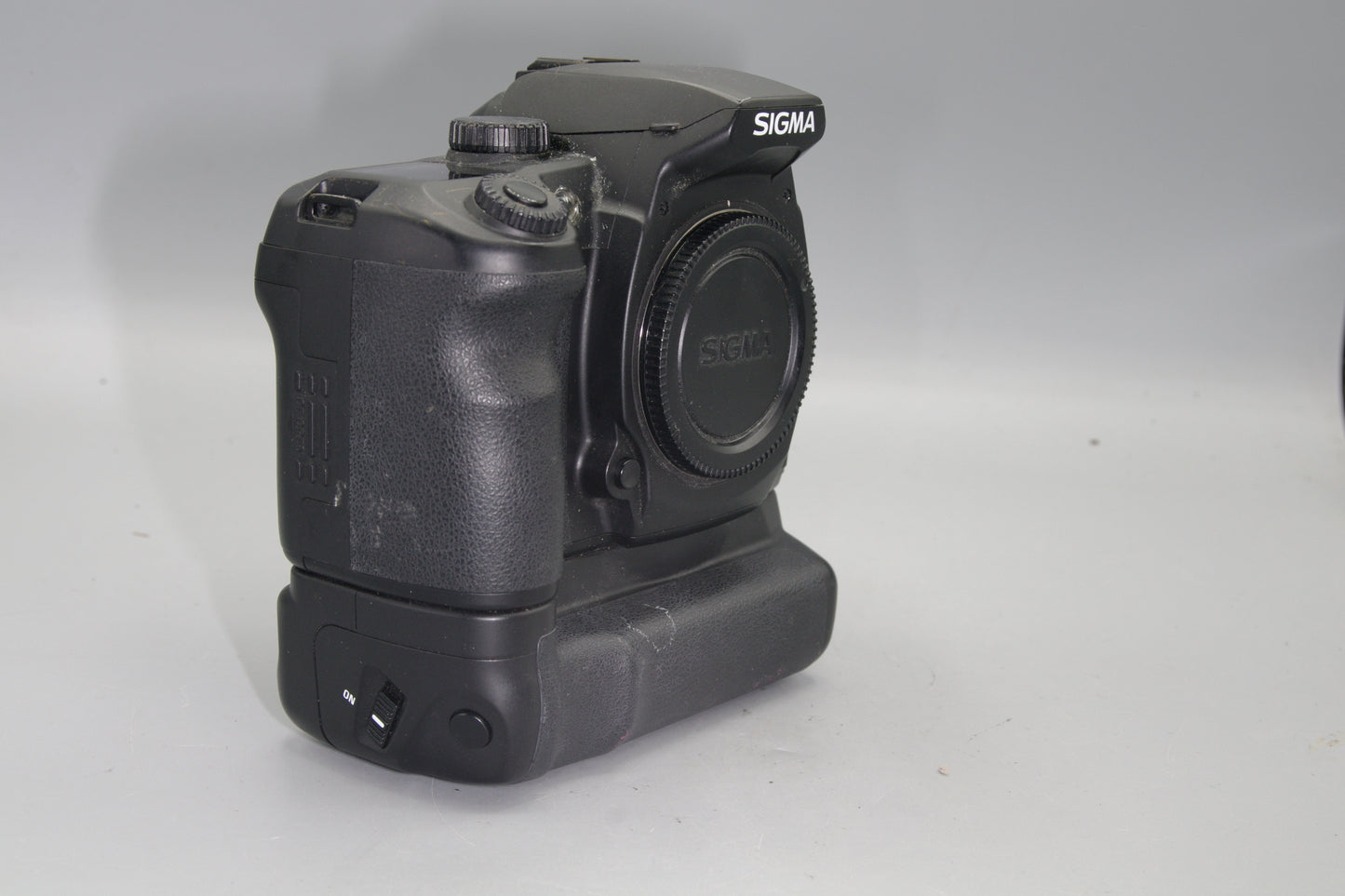 Sigma SD14 DSLR with Battery Grip and Chargers