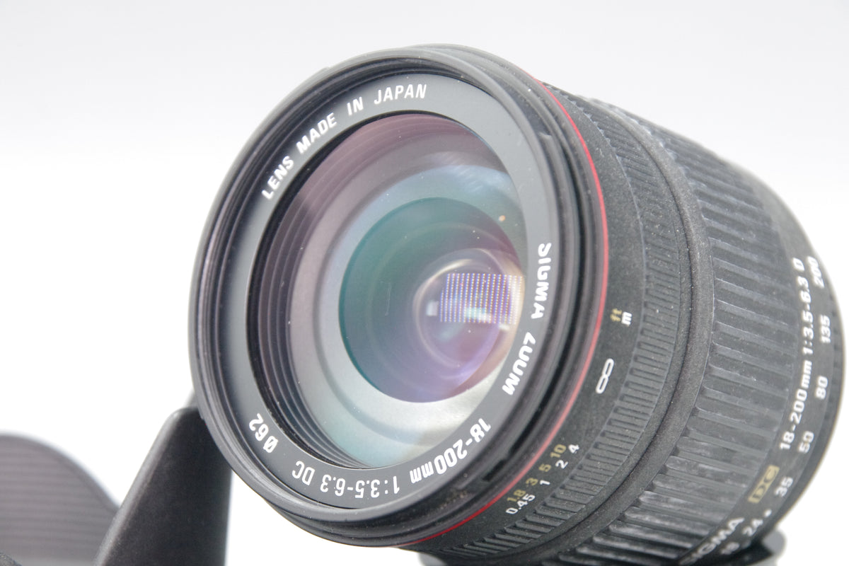 Sigma AF 18–200mm f/3.5–6.3 DC Zoom – Nikon F Mount – Excellent – Caps & Hood