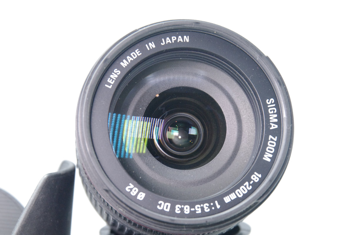 Sigma AF 18–200mm f/3.5–6.3 DC Zoom – Nikon F Mount – Excellent – Caps & Hood