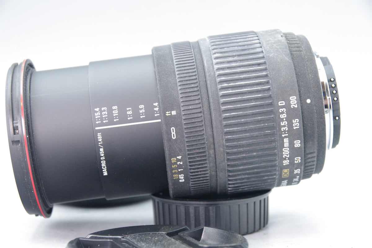 Sigma AF 18–200mm f/3.5–6.3 DC Zoom – Nikon F Mount – Excellent – Caps & Hood