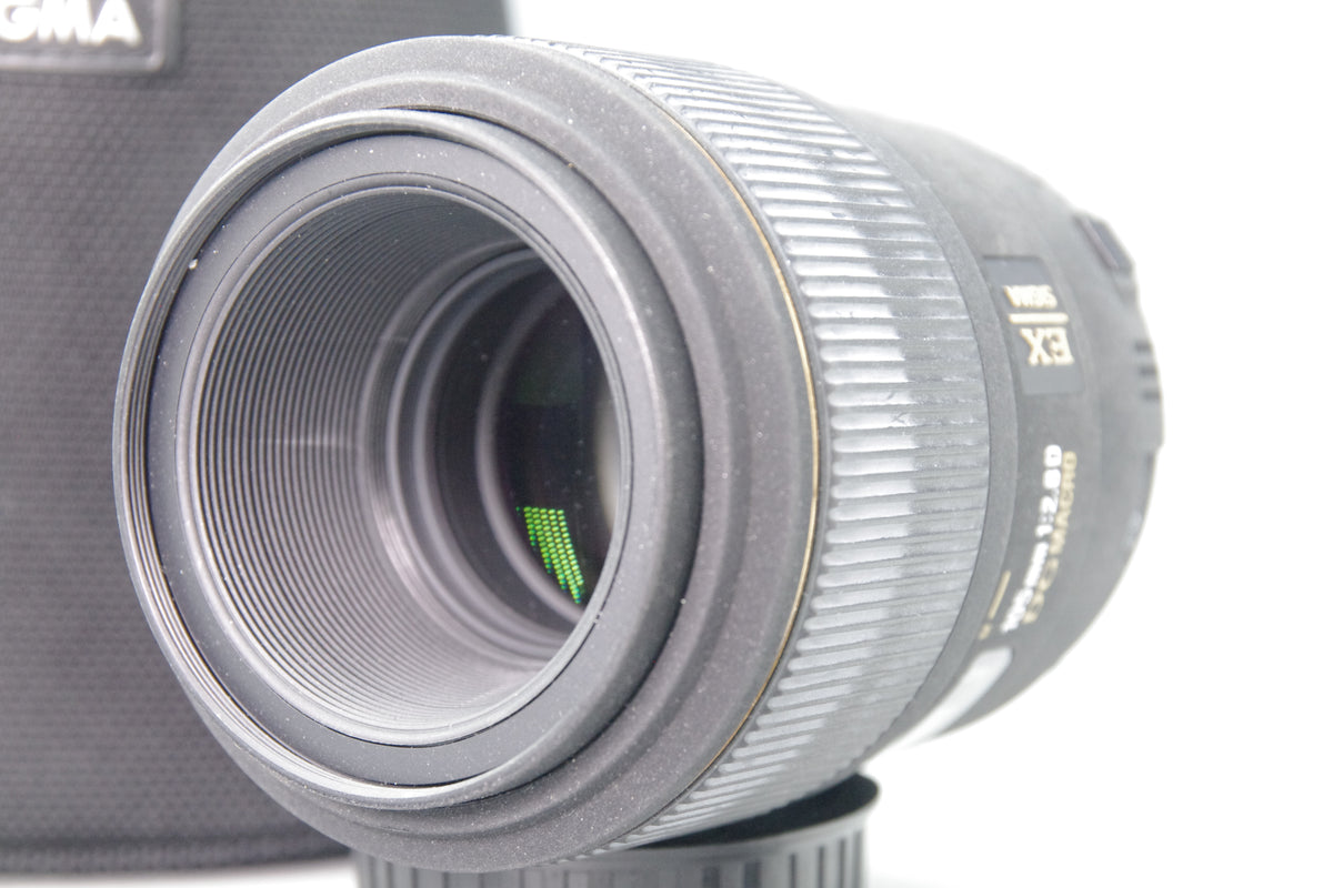 Sigma 105mm f/2.8 DG Macro Lens – Nikon F Mount Prime with Caps EXC