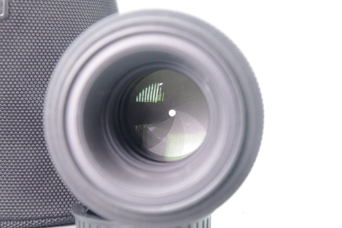 Sigma 105mm f/2.8 DG Macro Lens – Nikon F Mount Prime with Caps EXC
