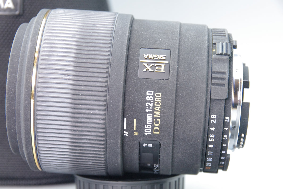 Sigma 105mm f/2.8 DG Macro Lens – Nikon F Mount Prime with Caps EXC
