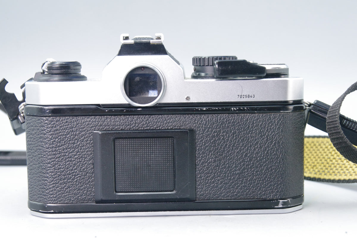 Nikon FM2 35mm SLR Camera – Mechanical Classic – Excellent Condition