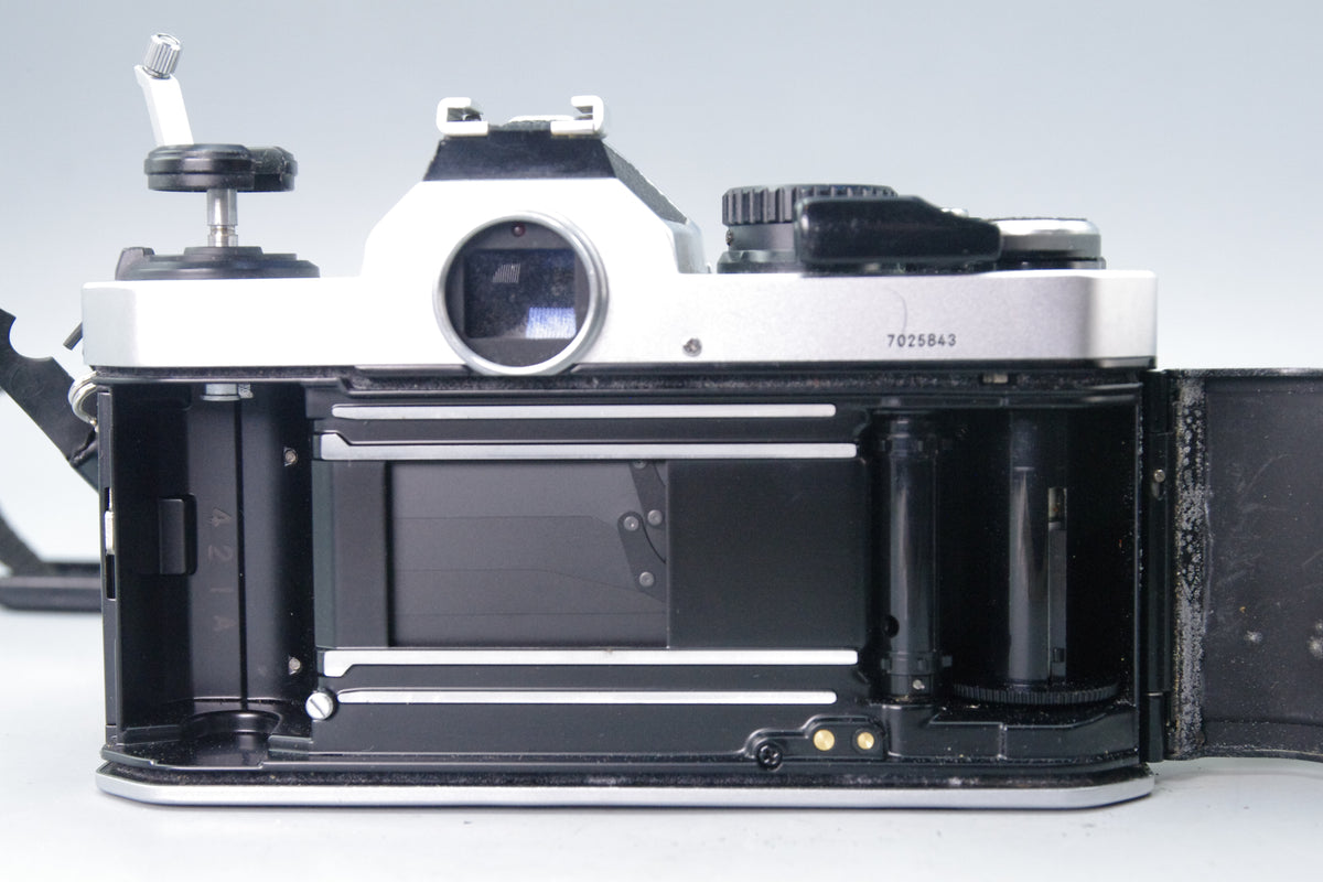 Nikon FM2 35mm SLR Camera – Mechanical Classic – Excellent Condition