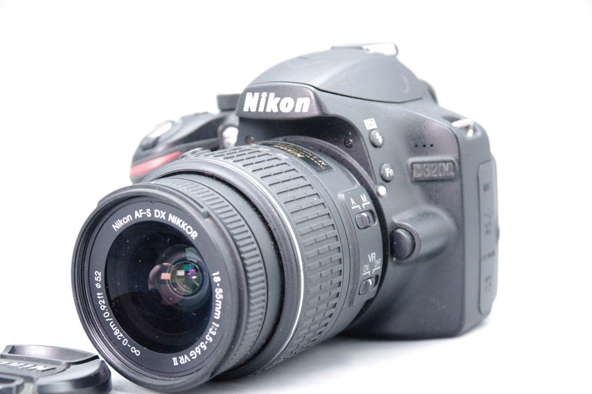 Nikon D3200 DSLR with 18–55mm G VR II Lens – Shutter Count Only 3021