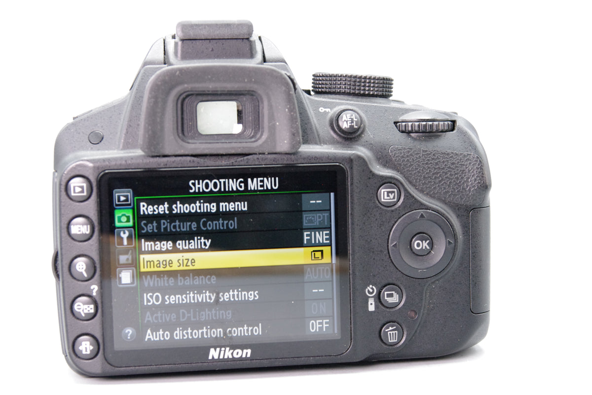 Nikon D3200 DSLR with 18–55mm G VR II Lens – Shutter Count Only 3021
