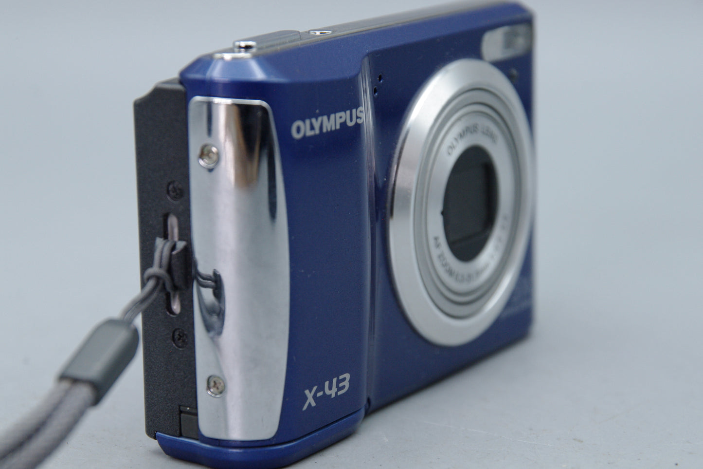 Olympus X‑43 Digital Camera – Tested – Very Good – Rear LCD Spot