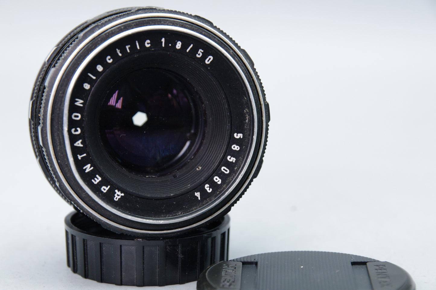 Pentacon Electric 50mm f/1.8 Prime Lens – M42 Mount – Tested – Very Good